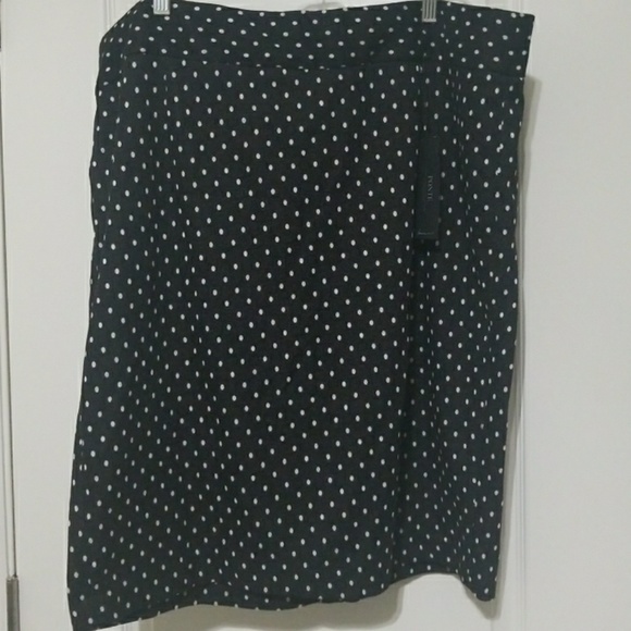 Lane Bryant Dresses & Skirts - NWT Lane Bryant sz 20 Pencil Skirt Black/white dot